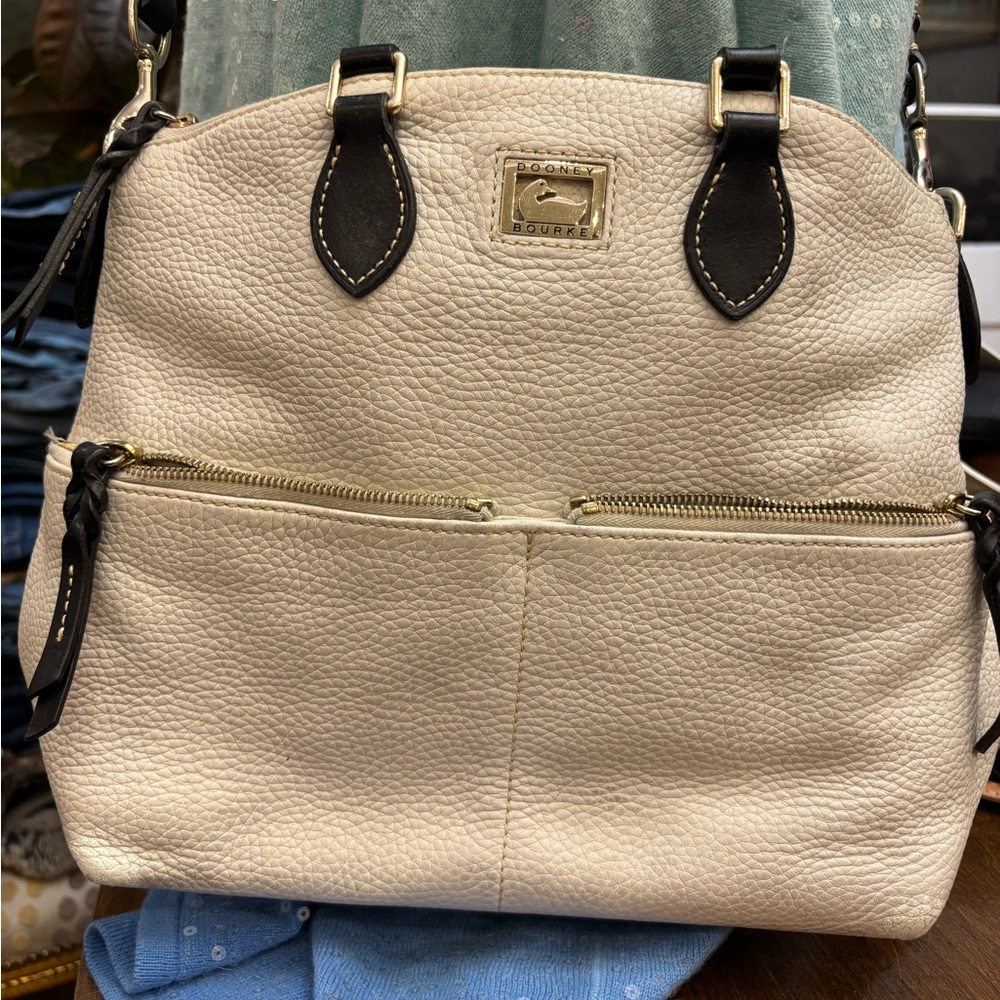 Dooney & Bourke Cream and Black Shoulder Bag look carefully at pics.